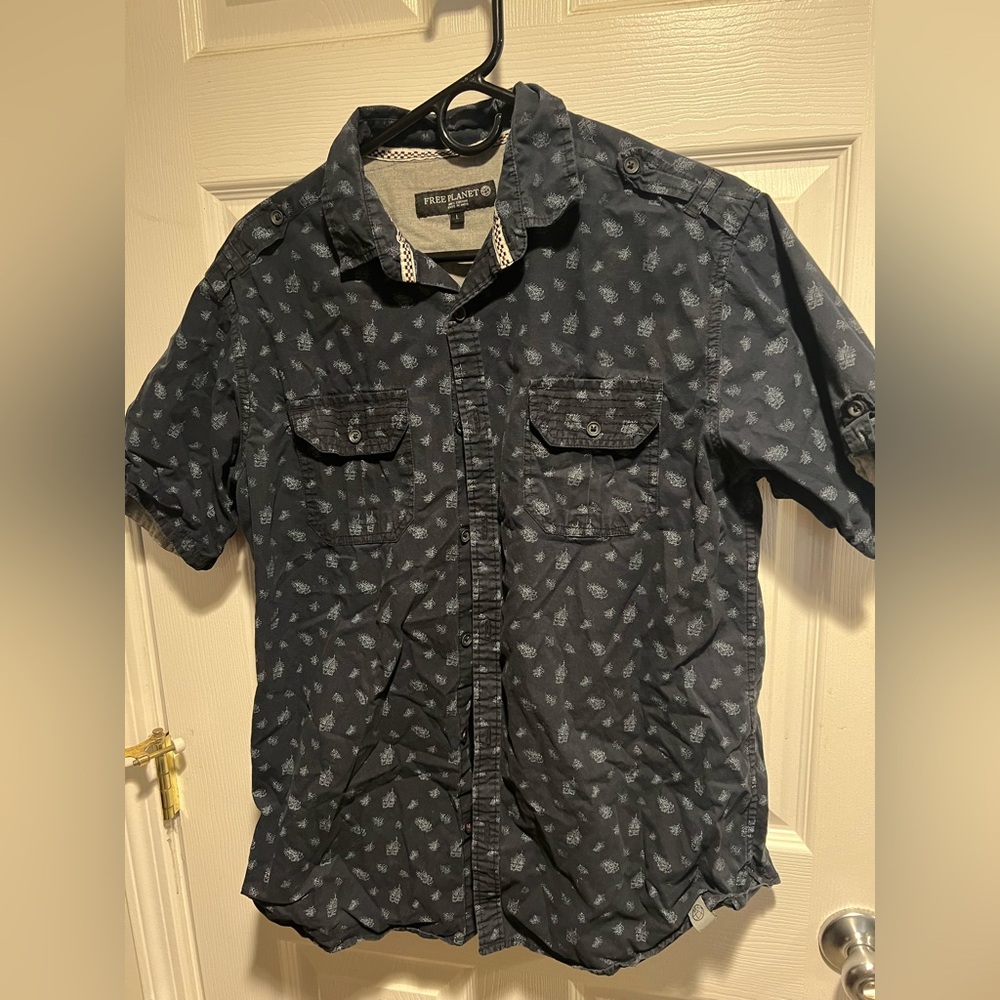 Men’s Free Planet size L short sleeve button down shirt